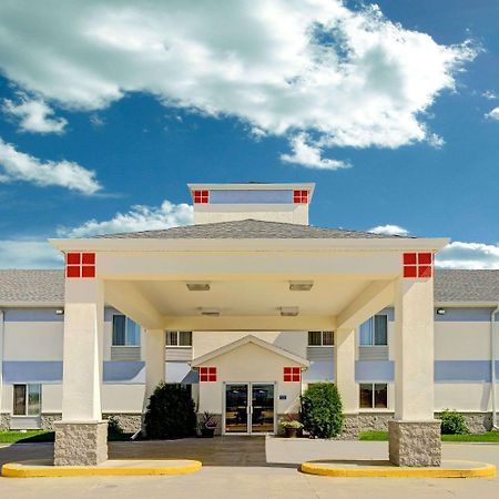 Hotel Baymont By Wyndham Wahpeton Exterior foto